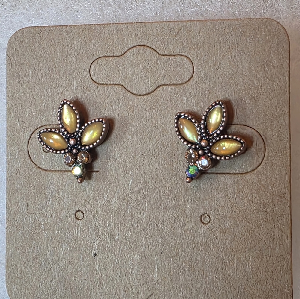 Vintage-Style Yellow Floral Stud Earrings – Boho Petite Sparkle